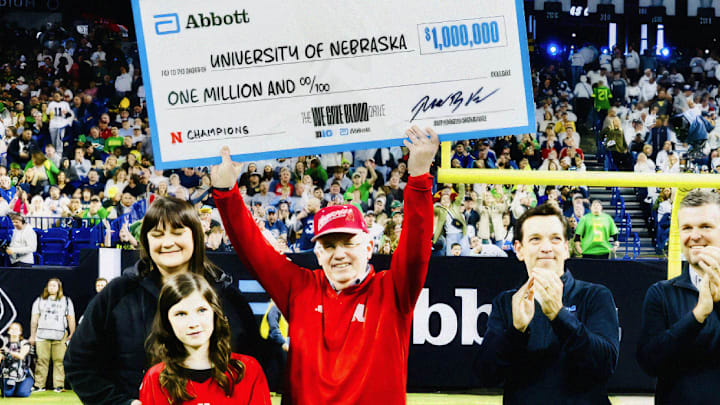 University of Nebraska President Dr. Jeffrey Gold accepts the $1,000,000 award for winning the Abbott/BIg Ten Blood Drive competition. University of Nebraska President Dr. Jeffrey Gold accepts the $1,000,000 award for winning the Abbott/BIg Ten Blood Drive competition.