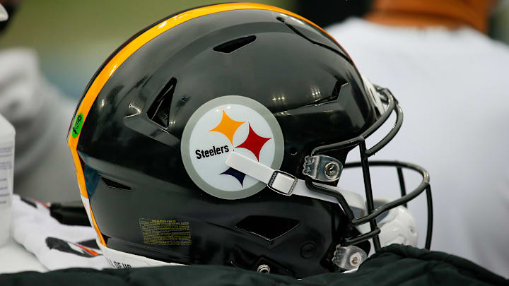 Pittsburgh Steelers v Tennessee Titans