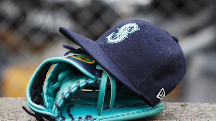 May 12, 2018; Detroit, MI, USA; Hat and glove of Seattle Mariners center fielder Dee Gordon (9) sits in dugout during the third inning against the Detroit Tigers at Comerica Park. Mandatory Credit: Rick Osentoski-Imagn Images May 12, 2018; Detroit, MI, USA; Hat and glove of Seattle Mariners center fielder Dee Gordon (9) sits in dugout during the third inning against the Detroit Tigers at Comerica Park. Mandatory Credit: Rick Osentoski-Imagn Images