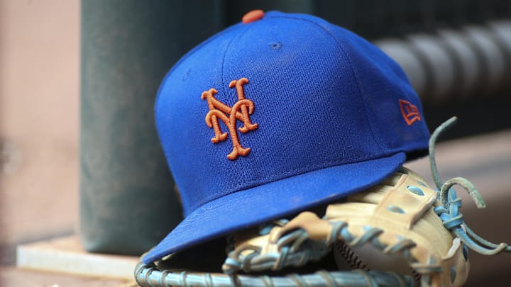 Jul 13, 2022; Atlanta, Georgia, USA; A detailed view of a New York Mets hat and glove in the dugout against the Atlanta Braves in the eighth inning at Truist Park. Mandatory Credit: Brett Davis-Imagn Images Jul 13, 2022; Atlanta, Georgia, USA; A detailed view of a New York Mets hat and glove in the dugout against the Atlanta Braves in the eighth inning at Truist Park. Mandatory Credit: Brett Davis-Imagn Images