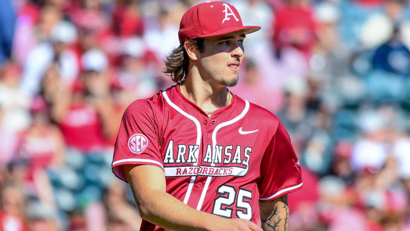 Dam Finally Breaks For Razorback Bats in Series Finale Win over South ...