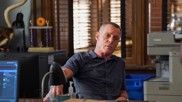 CHICAGO P.D. -- "Pawns" Episode 12006 -- Pictured: Jason Beghe as Hank Voight