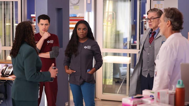 CHICAGO MED -- "Down In A Hole" Episode 1015 -- Pictured: (l-r) Darren Barnet as Dr. John Frost, Marlyne Barrett as Maggie Lockwood, Oliver Platt as Dr. Daniel Charles, Steven Weber as Dr. Dean Archer -- (Photo by: George Burns Jr/NBC)
