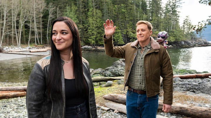 RESIDENT ALIEN -- "The End is Here" Episode 410 -- Pictured: (l-r) Sara Tomko as Asta Twelvetrees, Alan Tudyk as Harry Vanderspeigle -- (Photo by: James Dittiger/USA Network)