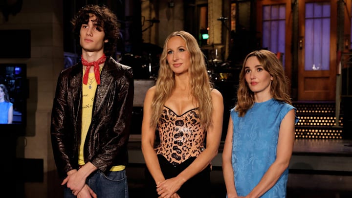 SATURDAY NIGHT LIVE -- Episode 1889 -- Pictured: (l-r) Musical guest Sombr, host Nikki Glaser, and Chloe Fineman during Promos on Thursday, November 6, 2025 -- (Photo by: Rosalind OConnor/NBC)