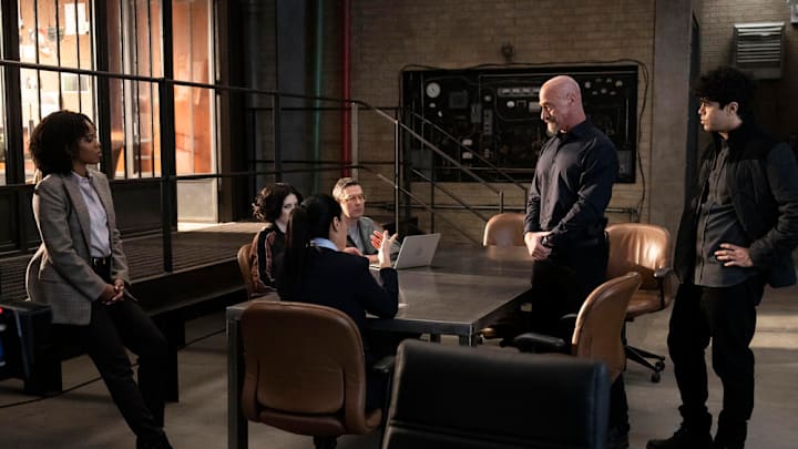 LAW & ORDER: ORGANIZED CRIME -- "End Of Innocence" Episode 403 -- Pictured: (l-r) Danielle Moné Truitt as Sgt. Ayanna Bell, Ainsley Seiger as Det. Jet Slootmaekers, Tate Ellington as Dr. Vargas, Christopher Meloni as Det. Elliot Stabler, Abubakr Ali as Officer Samir Bashir -- (Photo by: Virginia Sherwood/NBC)