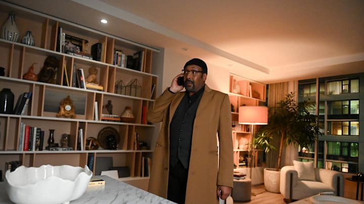 THE IRRATIONAL -- "Collateral Damage" Episode 201 -- Pictured: Jesse L. Martin as Alec Mercer -- (Photo by: Sergei Bachlakov/NBC)