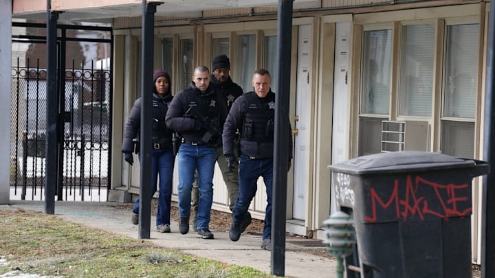 CHICAGO P.D. -- "Greater Good" Episode 12015 -- Pictured: (l-r) Toya Turner as Kiana Cook, Benjamin Levy Aguilar as Dante Torres, LaRoyce Hawkins as Kevin Atwater, Jason Beghe as Sgt. Hank Voight -- (Photo by: Elizabeth Sisson/NBC)