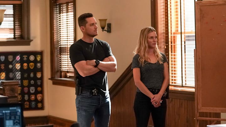 CHICAGO P.D. -- "Let it Bleed" Episode 1001 -- Pictured: (l-r) Jesse Lee Soffer as Jay Halstead, Tracy Spiridakos as Hailey Upton -- (Photo by: Lori Allen/NBC)