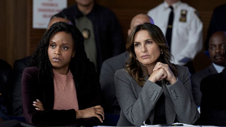 LAW & ORDER: SPECIAL VICTIMS UNIT -- "Divide & Conquer" Episode 26005 -- Pictured: (l-r) Aimé Donna Kelly as Capt. Curry, Mariska Hargitay as Capt. Olivia Benson