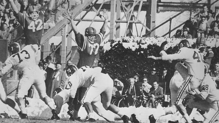 A bowl record 48-yard field goal was one of four three-pointers for Tim Davis