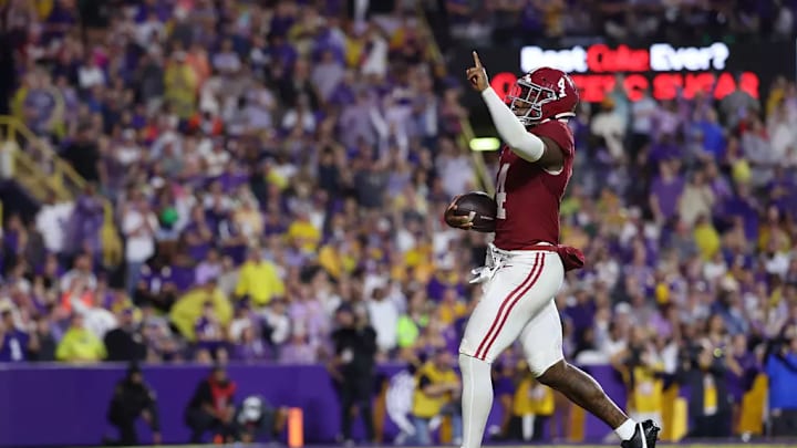 Jalen Milroe scores at touchdown at LSU
