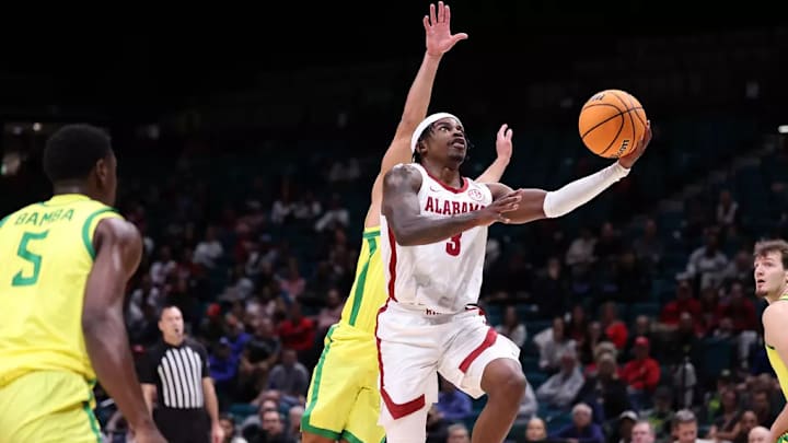 Alabama guard Latrell Wrightsell Jr. (3) lays the ball up against Oregon at MGM Grand Garden Arena in Las Vegas, NV on Saturday, Nov 30, 2024. 