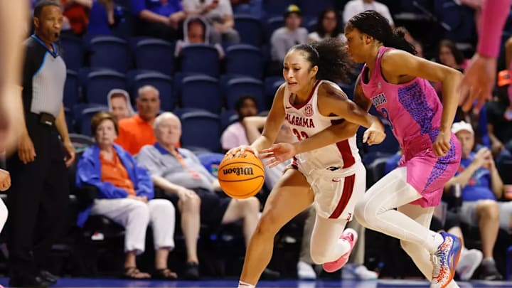 Alabama Forward Aaliyah Nye (32) in action against Florida at Exactech Arena in Gainesville, FL on Thursday, Feb 6, 2025. Alabama Forward Aaliyah Nye (32) in action against Florida at Exactech Arena in Gainesville, FL on Thursday, Feb 6, 2025.