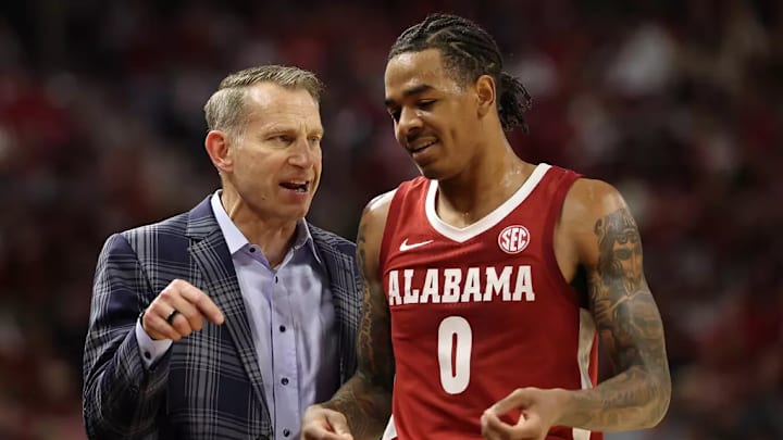 Alabama basketball coach Nate Oats and Alabama guard Labaron Philon (0) talk during time out against Arkansas at Bud Walton Arena in Fayetteville, AR on Saturday, Feb 8, 2025. 