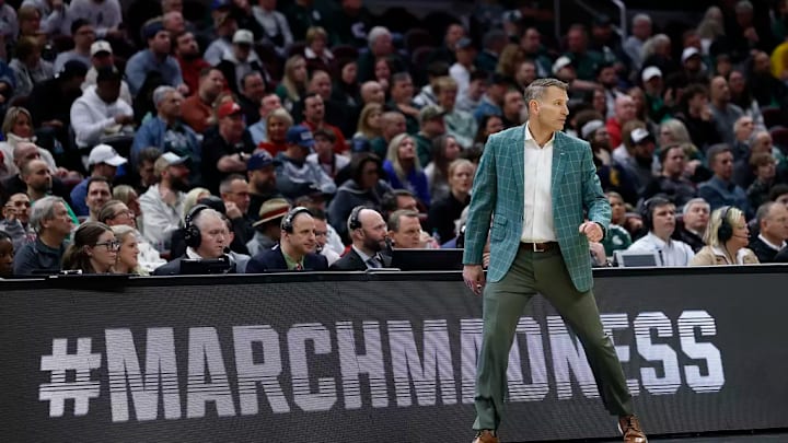 Alabama basketball coach Nate Oats watches from the sideline during the game against Saint Mary's at Rocket Arena in Cleveland, OH on Sunday, Mar 23, 2025.