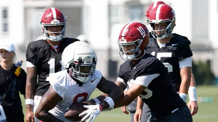 8/5/26 MFB First fall Practice Alabama Running Back AK Dear (0) Alabama Quarterback Austin Mack (10