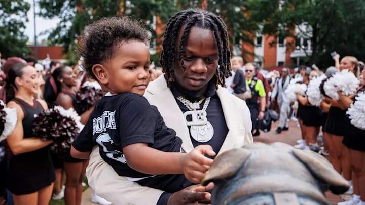 Mississippi State Running Back Davon Booth (#6) during the game between the Arizona State Sun Devils and the Mississippi State Bulldogs at Davis Wade Stadium at Scott Field in Starkville, MS. Mississippi State Running Back Davon Booth (#6) during the game between the Arizona State Sun Devils and the Mississippi State Bulldogs at Davis Wade Stadium at Scott Field in Starkville, MS.