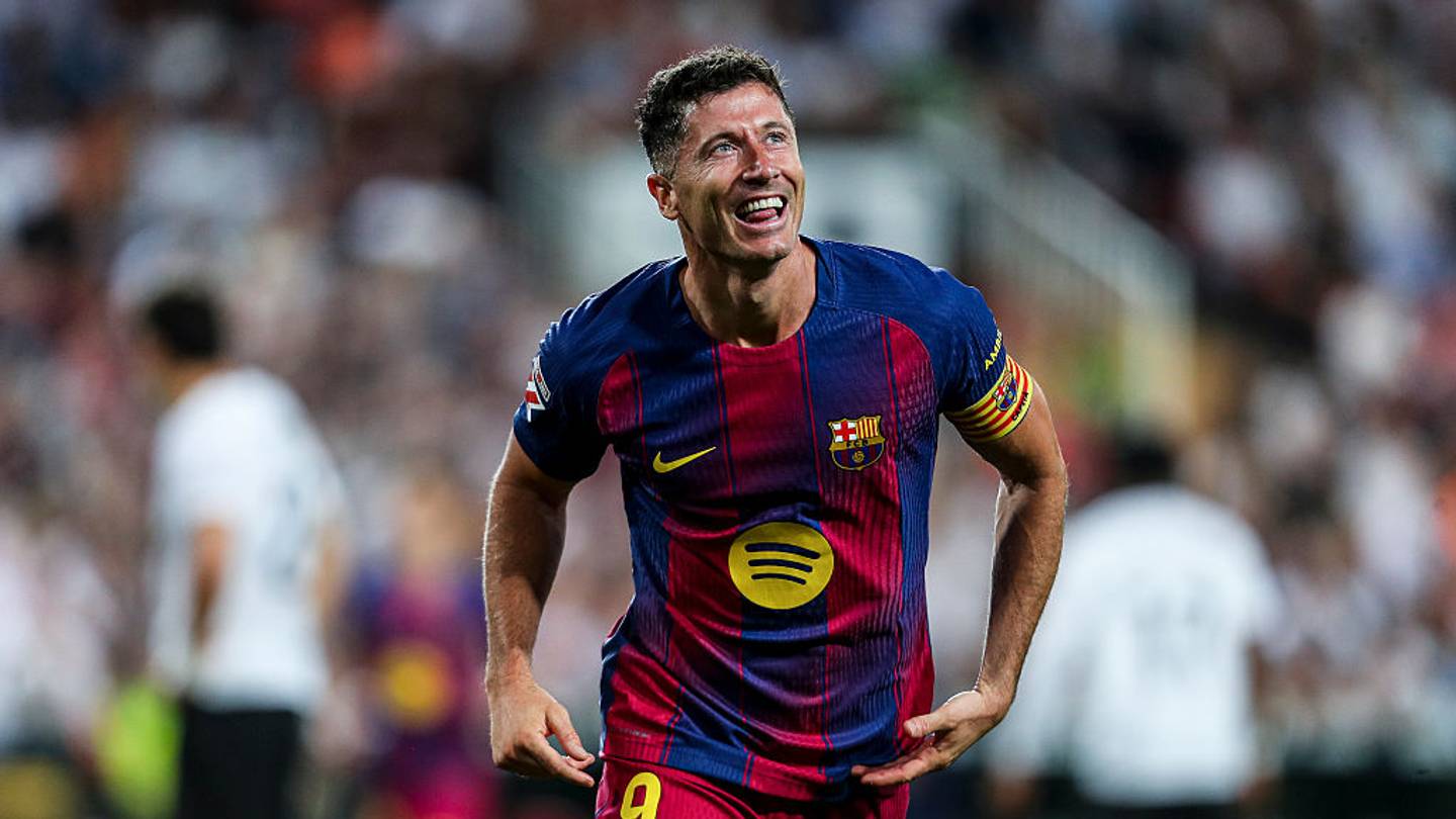 Robert Lewandowski Becomes Latest Soccer Legend in MLS—Official