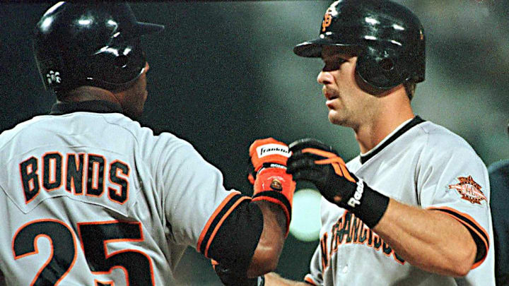 San Francisco's out fielder Barry Bonds (L) congra San Francisco's out fielder Barry Bonds (L) congra