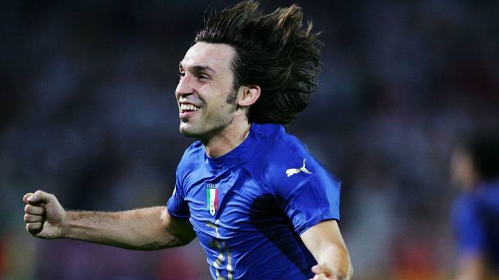L'Italie dévoile un maillot rétro pour fêter la Coupe du monde 2006 - Eurosport