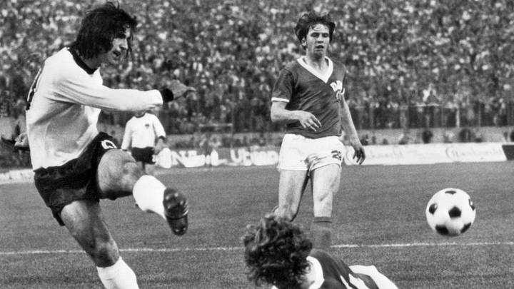 TOPSHOT-WORLD CUP-1974-WEST GERMANY-EAST GERMANY