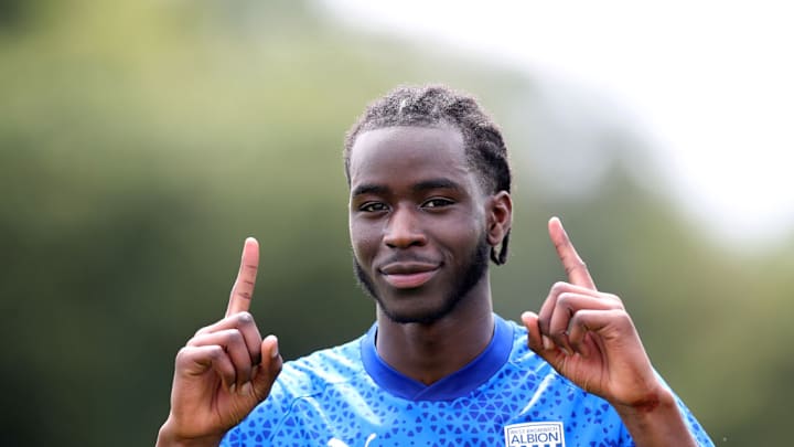 雷克瑟姆于2024年8月以俱乐部转会费纪录签下莫·法尔