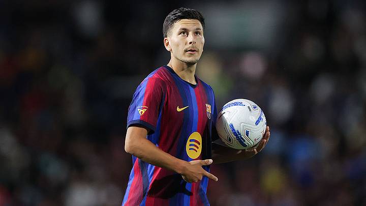 Barcelona Winger Dealt Devastating Blow as Cruel Injury Threatens New Season