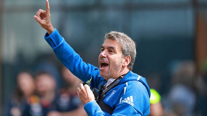 Arturo Elías Ayub logró un bicampeonato con Pumas y León y ahora suma un ascenso con Oviedo en la liga española Arturo Elías Ayub logró un bicampeonato con Pumas y León y ahora suma un ascenso con Oviedo en la liga española