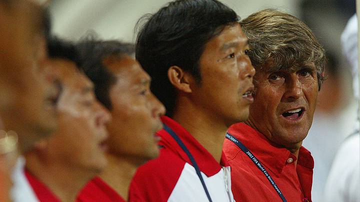 Bora Milutinovic (der), en su etapa de técnico de China. Bora Milutinovic (der), en su etapa de técnico de China.