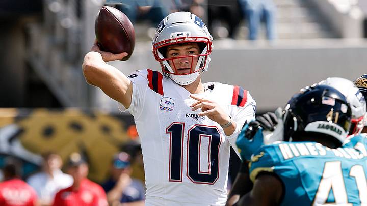 El mariscal de campo de los Patriots, Drake Maye, tuvo otro partido complicado con tres pérdidas de balón el domingo. El mariscal de campo de los Patriots, Drake Maye, tuvo otro partido complicado con tres pérdidas de balón el domingo.