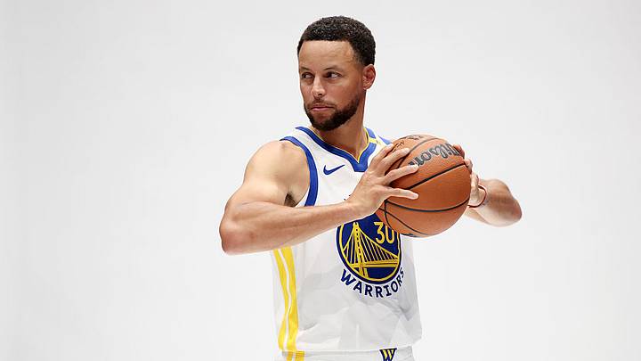 Stephen Curry tiene ganancias de carrera por 649 millones de dólares. 