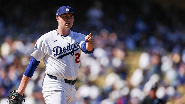 Los Dodgers de Los Angeles superaron 5-3 a los Bravos de Atlanta en el primer juego de la Serie Divisional de la Liga Nacional.