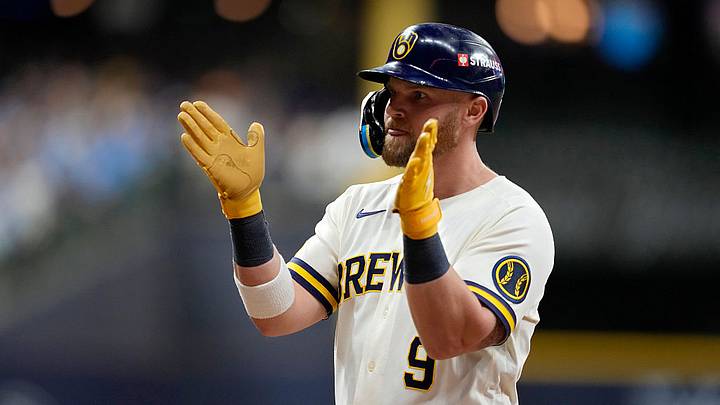 Jake Bauers le dio una base por bolas de 12 lanzamientos a Yoshinobu Yamamoto, lo que cambió el rumbo del segundo juego. Jake Bauers le dio una base por bolas de 12 lanzamientos a Yoshinobu Yamamoto, lo que cambió el rumbo del segundo juego.