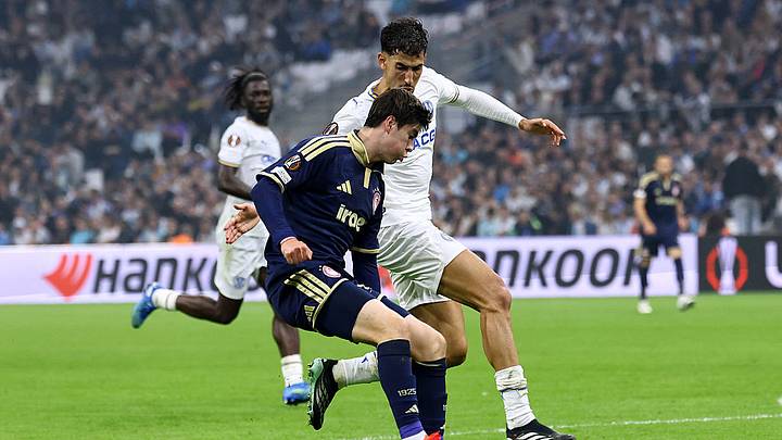 Armando 'La Hormiga' González es marcado por Nayef Aguerd, en el triunfo del Olympiacos de visita sobre el Olympique de Marsella, en juego de la UEFA Europa League. Armando 'La Hormiga' González es marcado por Nayef Aguerd, en el triunfo del Olympiacos de visita sobre el Olympique de Marsella, en juego de la UEFA Europa League.