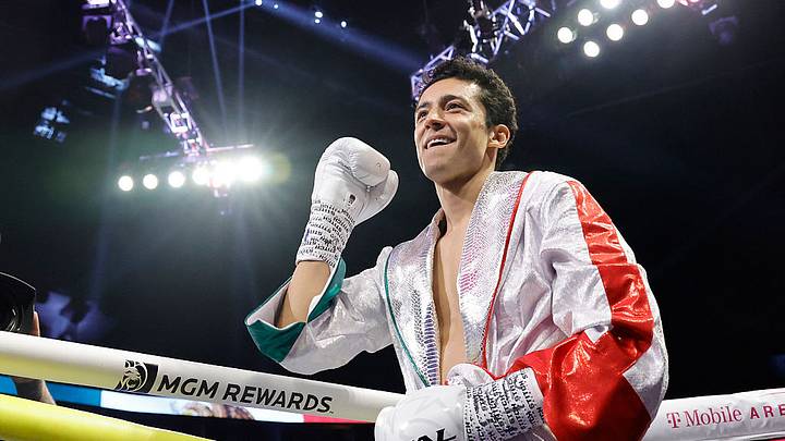 El año pasado, Espinoza retuvo su título en Las Vegas ante Edward Vázquez. El año pasado, Espinoza retuvo su título en Las Vegas ante Edward Vázquez.