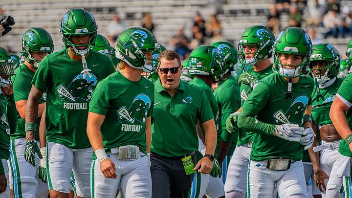 Pregame coach Will Hall with team Pregame coach Will Hall with team
