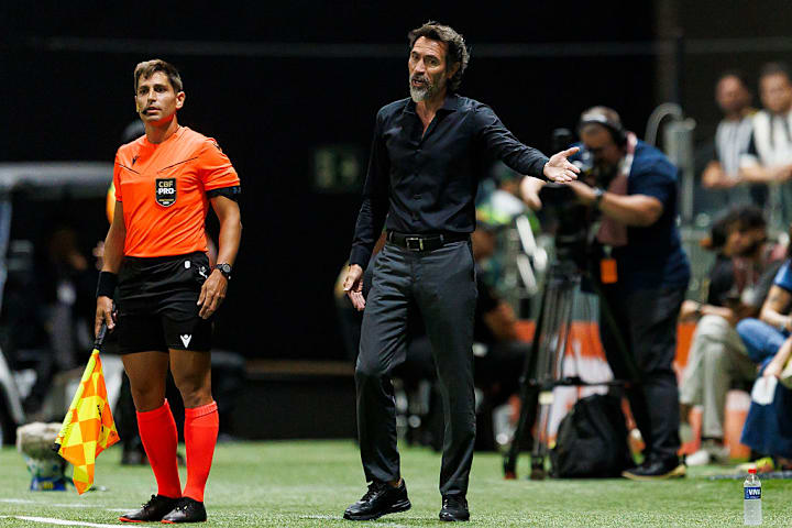 Eduardo Domínguez corre risco de demissão no Galo