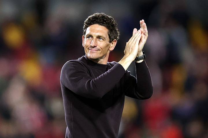 Keith Andrews in the dugout คีธ แอนดรูส์ ในดักเอาต์