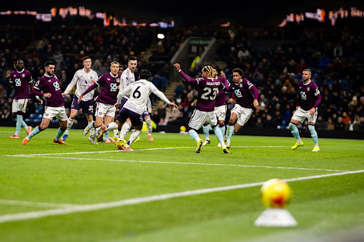 Lisandro Martínez against Burnley
