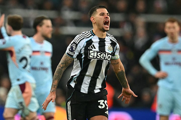 บรูโน กิมาไรส์ในชุดนิวคาสเซิล ยูไนเต็ด