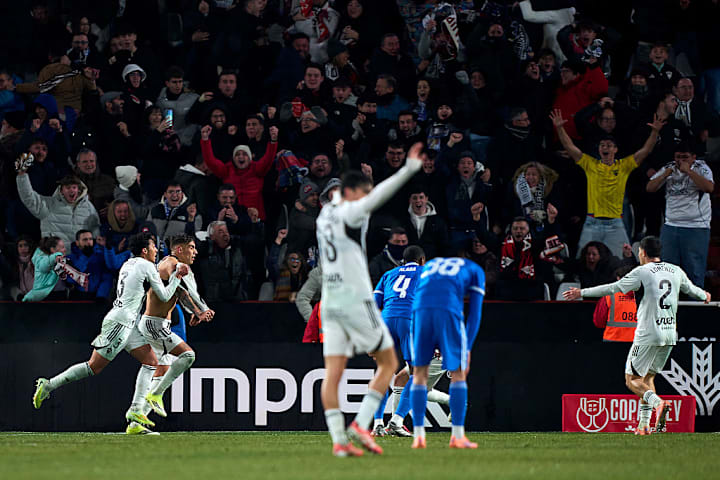 阿尔巴塞特球员在庆祝。 阿尔巴塞特球员在庆祝。