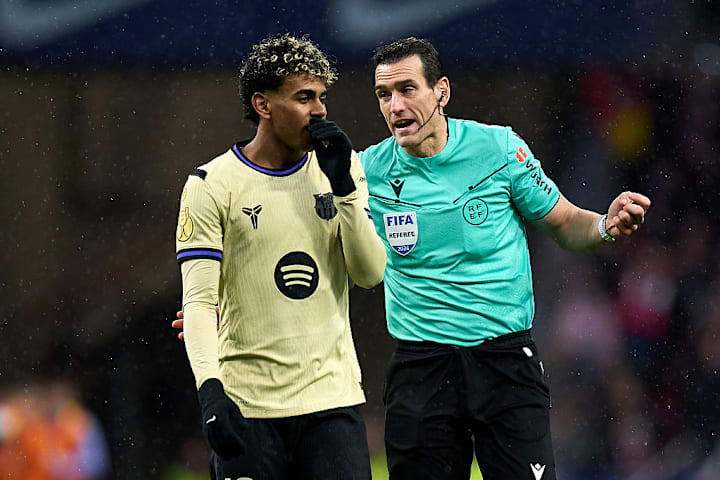 ลามีน ยามาล, ฮวน มาร์ตีเนซ มูนูเอรา ลามีน ยามาล, ฮวน มาร์ตีเนซ มูนูเอรา