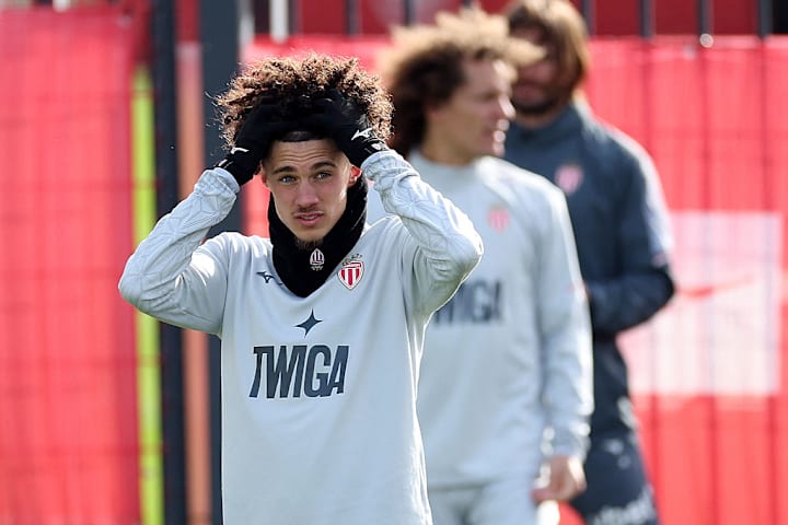 มาเนส อัคลิอูช