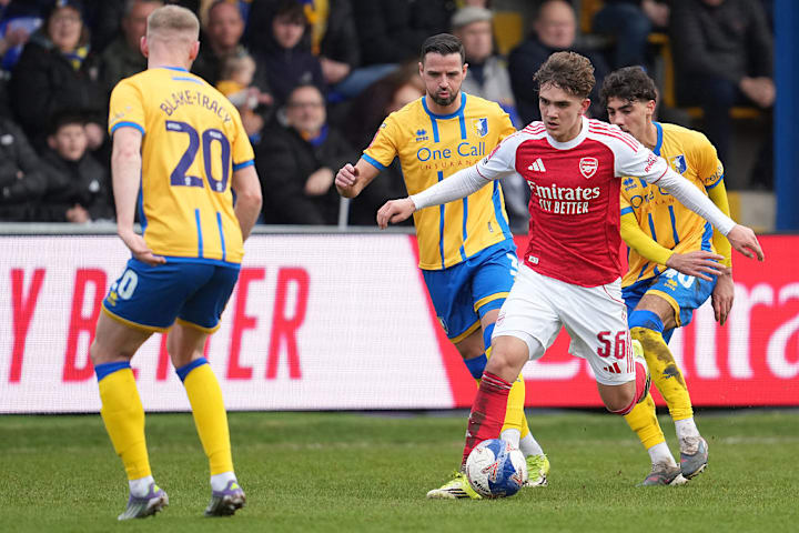 แม็กซ์ ดาวแมน ของอาร์เซนอลเผชิญหน้าแมนส์ฟิลด์