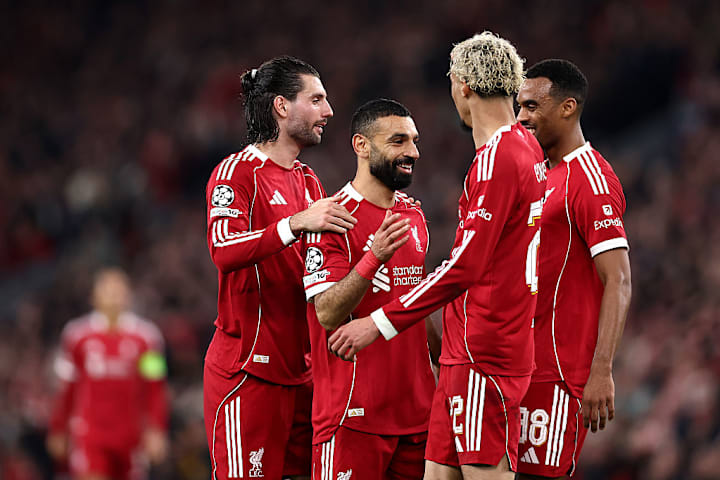 โมฮาเหม็ด ซาลาห์ ฉลองกับเพื่อนร่วมทีมลิเวอร์พูล โมฮาเหม็ด ซาลาห์ ฉลองกับเพื่อนร่วมทีมลิเวอร์พูล