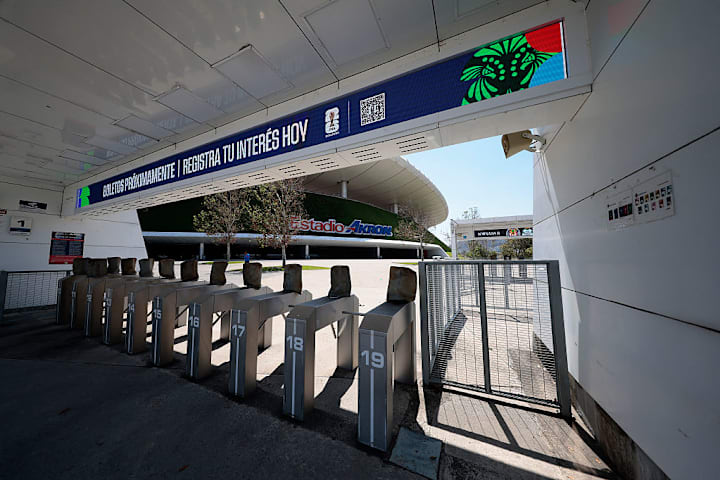 Turnstiles at the Estadio Akron in Mexico 墨西哥阿克隆球场的旋转闸门