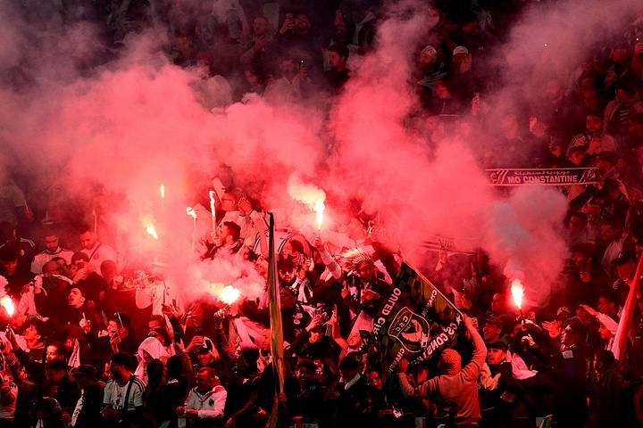 Algeria soccer fans