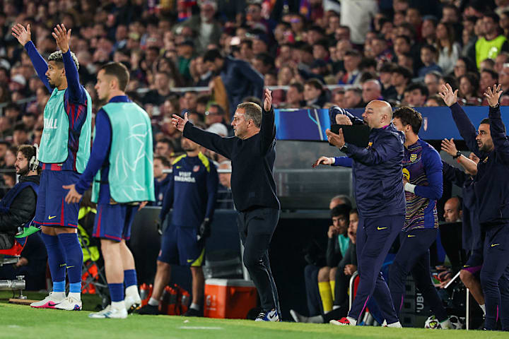 Barcelona's bench complaining. 巴塞罗那替补席上的抗议。