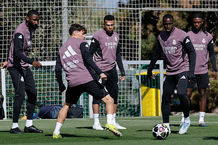 แฟร์ล็อง เมนดี และเพื่อนร่วมทีมเรอัล มาดริด